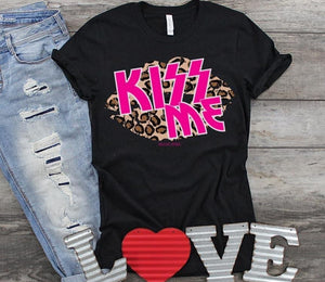 Kiss Me Graphic Tee - Black
